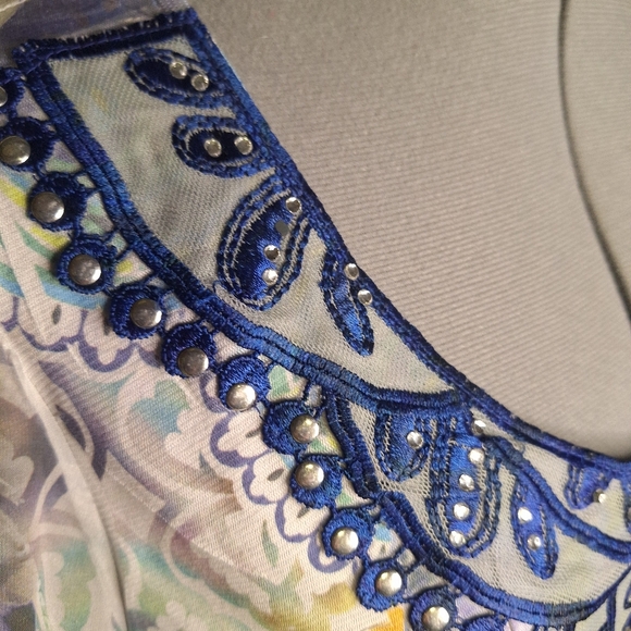 dressbarn Embroidered Blue & White Scoop Neck Tunic With Rhinestones Size 1X - Picture 3 of 8